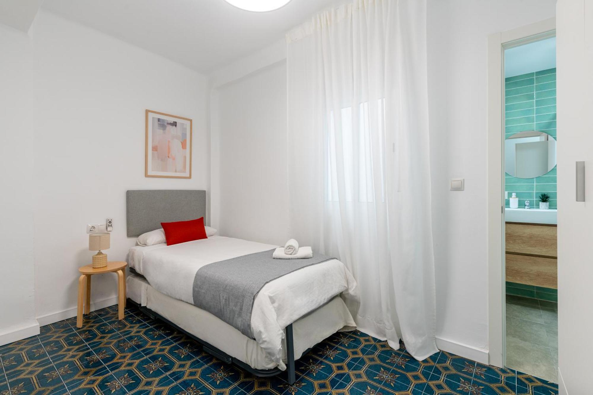 Piso Elegante Y Nuevo De 3 Habitaciones Y 2 Banos Sevilla Exterior foto